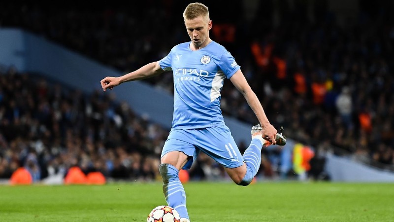 Zinchenko thi đấu dưới màu áo Man City